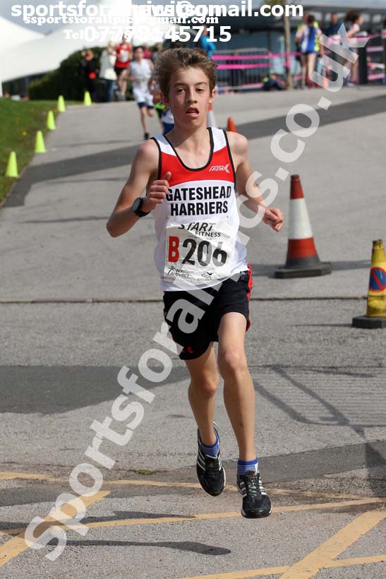 Boys under-15s 3 stage relay, Northern Senior 6 and 4 and Junior Stage Road Relays, SportsCity, Manchester. Photo:  David T. Hewitson/Sports for All Pics